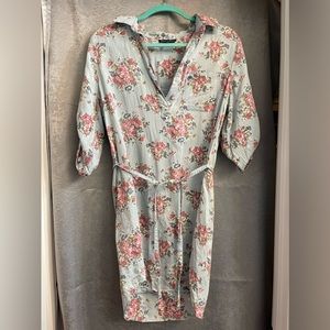 Size M knee length dress light blue with flowers includes a cloth belt
